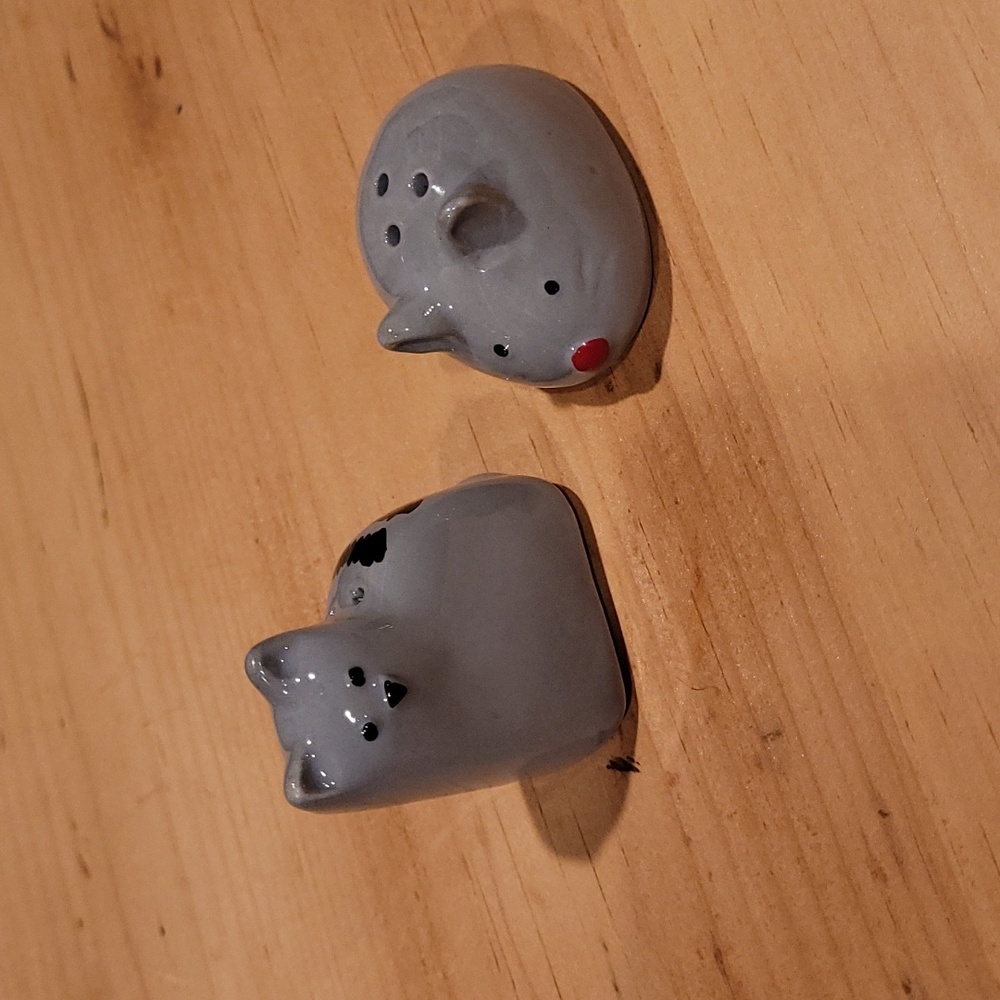 Novelty Gray Cat and Mouse salt & pepper shakers
